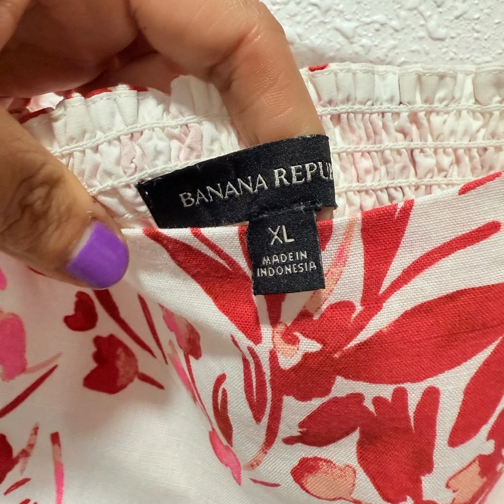 Banana Republic Red‎ and White Floral Blouse XL